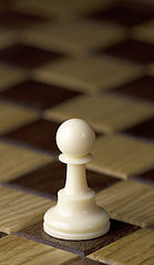 139px-Chess_piece_-_White_pawn.JPG