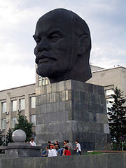 180px-Lenin's_head_in_Ulan_Ude.jpg
