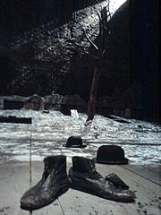 180px-Waiting_for_Godot_set_Theatre_Royal_Haymarket_2009.jpg