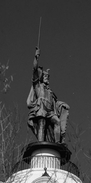 300px-Hermann_statue_closeup.jpg