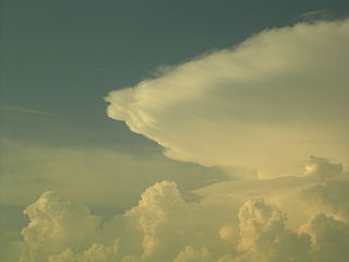 320px-Anvil_of_Cumulonimbus_and_Cu_con.JPG