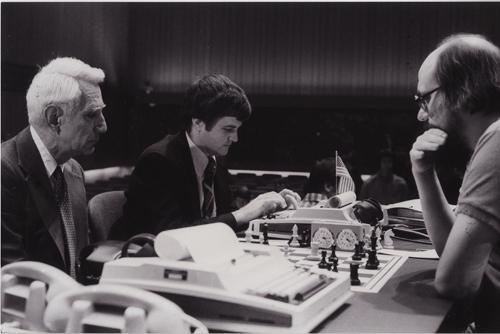 Claude_Shannon_with_Ken_Thompson.jpg