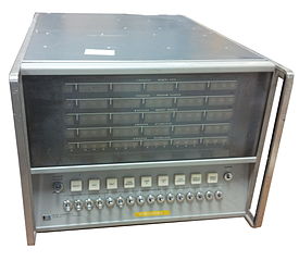 Hewlett_Packard_2115A_Computer_(1968).jpg