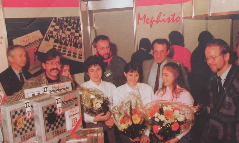 Polgar_sisters_at_Mephisto_1989.jpg