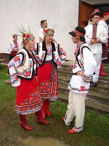 Ukrainians_in_original_goral_folk-costumes.jpg