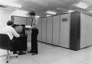 cdc_cyber_176.jpg